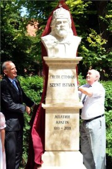 Apatinban felavatták Szent István-szobrát - A cikkhez tartozó kép