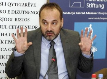 Az ombudsman pisztolya - A cikkhez tartozó kép