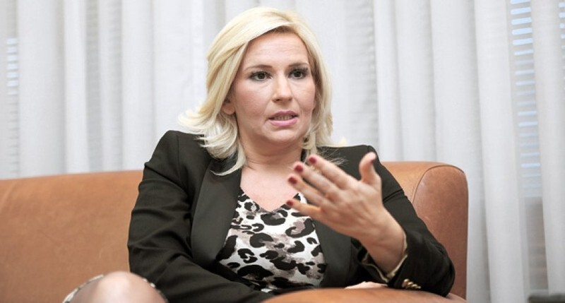 egy harmadik lehetőség)