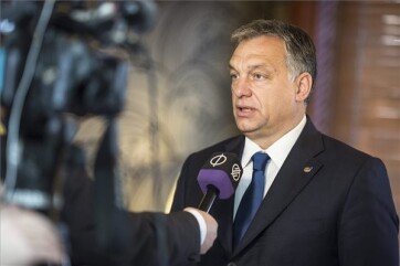 Orbán: Határőröket és rendőröket küldenek a V4-ek Görögországba - A cikkhez tartozó kép