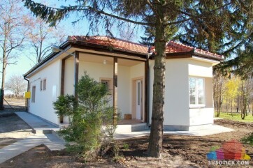 Megnyílt az ideiglenes befogadó állomás Szabadka külterületén - A cikkhez tartozó kép