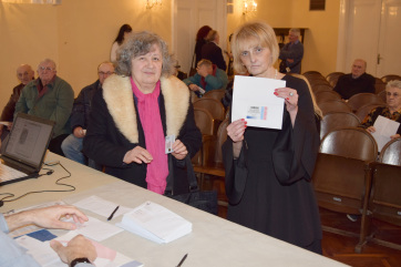 Megérkeztek az első nyugdíjaskártyák Magyarkanizsára - A cikkhez tartozó kép
