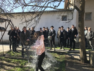 Locsolkodás Temerinben: „Fontos a hagyományaink ápolása" - A cikkhez tartozó kép