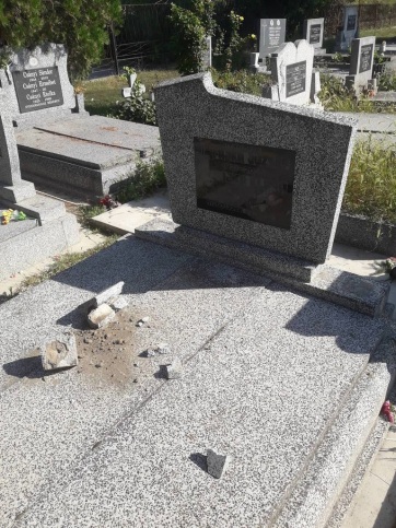 Zenta Község Önkormányzata elítéli a temetőgyalázást - A cikkhez tartozó kép