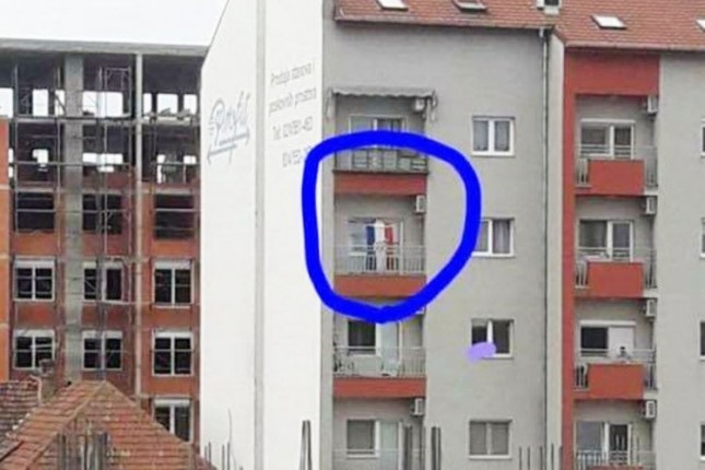 A kitűzött horvát lobogó A kitűzött horvát lobogó