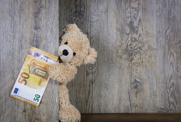 YUTA: A fiatalok a védőoltás mellé kapjanak 50 eurós utazási utalványt - A cikkhez tartozó kép