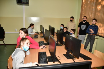 Új IT-eszközök karácsonyra az oromhegyesi diákoknak - A cikkhez tartozó kép