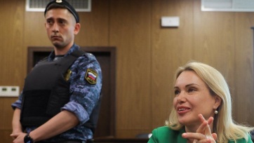 Újra megbüntették a volt orosz köztévés szerkesztőt, mert Putyint gyilkosnak, katonáit nácinak nevezte - A cikkhez tartozó kép