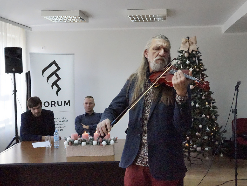 Miroslav Jovančić se predstavio i kao muzičar Miroslav Jovančić se predstavio i kao muzičar