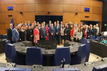 Szakmai látogatáson jártak az Európai Parlamentben az MNT hivatalának és bizottságainak tagjai - A cikkhez tartozó kép