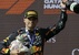 Verstappen a trófea romjaival - miniatűr változat