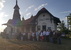 Az emlékezők az Órás villa előtt - miniatűr változat