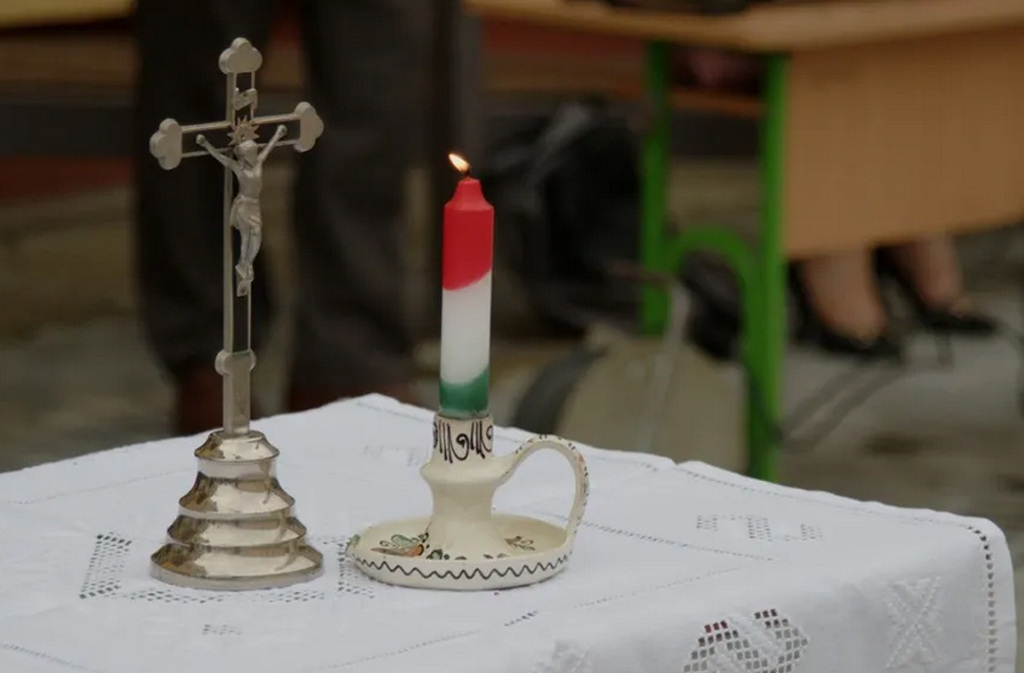 Nem hagyjuk a templomot és az iskolát Nem hagyjuk a templomot és az iskolát