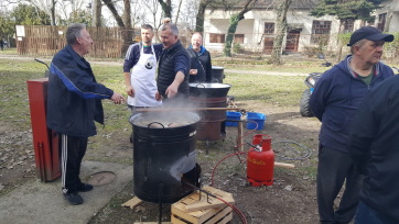 Torkoskodtak és jótékonykodtak Horgoson  - A cikkhez tartozó kép