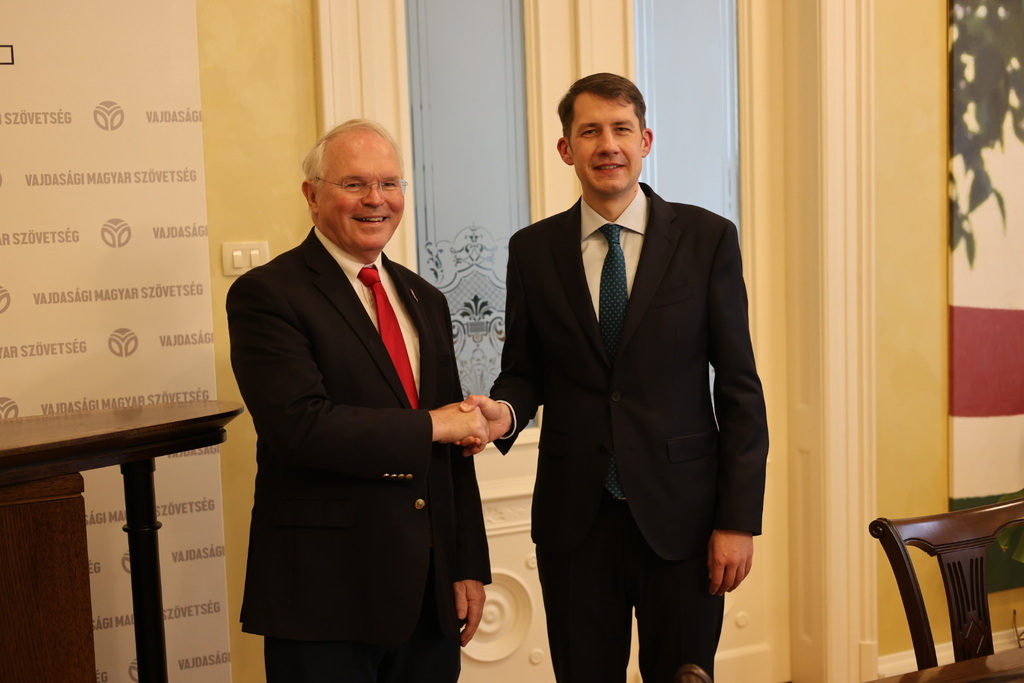 Az amerikai nagykövet és a VMSZ elnöke