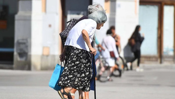 Segélycsomag kisnyugdíjasoknak: Mit kapnak, hogyan és hol jelentkezhetnek? - illusztráció