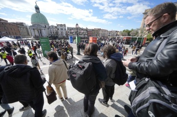 Velence városába több mint százezren léptek be a legelső fizetős napon - A cikkhez tartozó kép