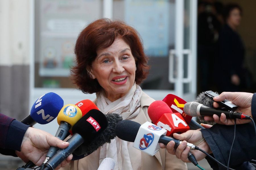 Gordana Sziljanovszka-Davkova a konzervatív Belső Macedón Forradalmi Szervezet-Macedón Nemzeti Egység Demokratikus Pártjának (VMRO-DPMNE) jelöltjeként indult  Gordana Sziljanovszka-Davkova a konzervatív Belső Macedón Forradalmi Szervezet-Macedón Nemzeti Egység Demokratikus Pártjának (VMRO-DPMNE) jelöltjeként indult