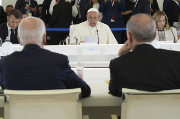 G7-csúcs: Ferenc pápa szerint a mesterséges intelligencia elbűvölő, de félelmetes eszköz, erkölcsi ellenőrzés kell hozzá - A cikkhez tartozó kép