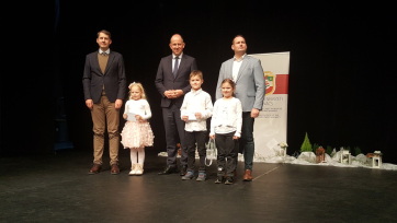 Tízezer kézfogás az anyanyelvű oktatásért  - A cikkhez tartozó kép