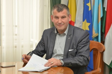 Vádat emelt a román korrupcióellenes ügyészség Székelyudvarhely korábbi polgármestere, Gálfi Árpád ellen - A cikkhez tartozó kép