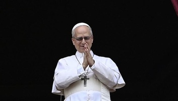 Itt a fordulat? – Stílusban XIV. Leó máris visszatért a XVI. Benedek által képviselt útra - illusztráció
