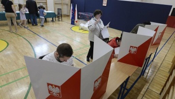 Lengyel elnökválasztás: Megkezdődött a szavazás a második fordulóban - A cikkhez tartozó kép