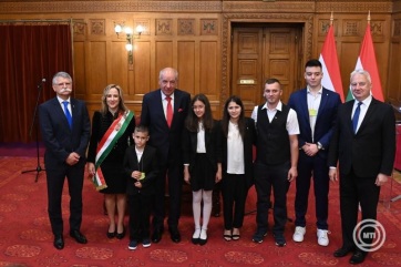 Semjén Zsolt: Nincs "A" és nincs "B" kategóriájú magyar állampolgár, egy magyar nemzet, egy állampolgárság van - A cikkhez tartozó kép