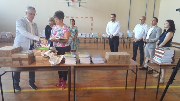 Ingyenes tankönyvek az államtól kisebbségi diákoknak  - A cikkhez tartozó kép