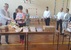 Jerasz Anikó átadja a tankönyveket Szepesi Zoltán igazgatónak - miniatűr változat