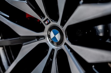 A BMW és a Mercedes négy milliárd eurót nyert az EU és az USA közötti kereskedelmi megállapodással - A cikkhez tartozó kép