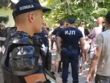 Ismeretlen tettesek feldúltak egy kiállítást Petrőcön, a rendőrök nem avatkoztak közbe - A cikkhez tartozó kép