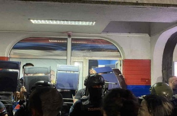 MUP: Több mint 70-en sérültek meg a kedd esti palánkai és verbászi összecsapásokban - A cikkhez tartozó kép