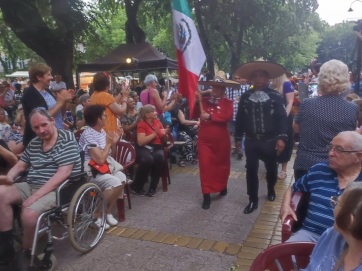 A zivatar ellenére hivatalosan is megkezdődött a XXIV. Interetno Fesztivál Szabadkán - A cikkhez tartozó kép