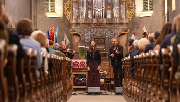 Erdélyben turnézott a Muzsikás – újra felcsendült a „Szól a kakas már” - illusztráció