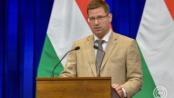 Gulyás Gergely: Februárban érkezik a 14. havi nyugdíj első része - illusztráció