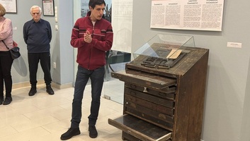 Tárlatvezetés a Szabadkai Városi Múzeumban: Múlt századok technikája testközelből - illusztráció