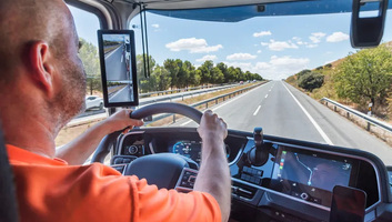 86 szabálysértés, 4,1 milliós bírság: Drága fuvar lett a vége - illusztráció