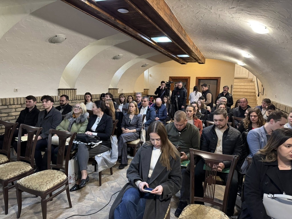 64 fiatal kapott diplomahonosítási támogatást