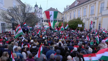 Pásztor Bálint is részt vett Orbán Viktor országjárásának székesfehérvári állomásán - illusztráció