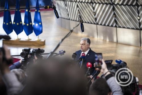 A Miniszterelnöki Kommunikációs Főosztály által közreadott képen Orbán Viktor miniszterelnök nyilatkozik az EU-tagországok állam-, illetve kormányfőinek csúcstalálkozója előtt Brüsszelben 2026. március 19-én. 