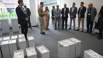NVI: Megérkeztek a külképviseleti urnák, megkezdődhet a szavazatok szétválogatása - illusztráció
