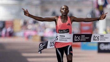 Megdőlt a maratonfutás világrekordja: Először két óra alatt - illusztráció