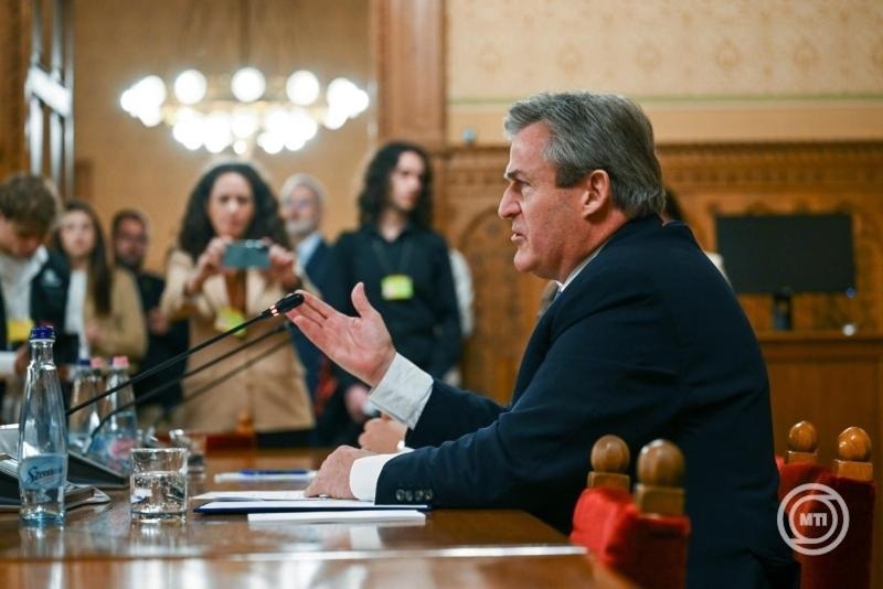 Ištvan Kapitanj  tokom saslušanja pred imenovanje