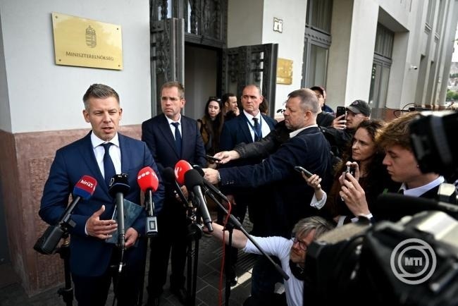 Premijer Mađarske, Peter Mađar na konferenciji za novinare