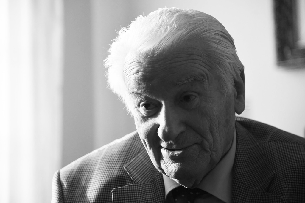 Dragoljub Mićunović (1930-2026)
