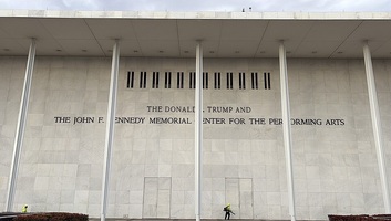 Donald Trump nevének eltávolítását írta elő egy bíró a Kennedy Központ washingtoni épületéről - illusztráció