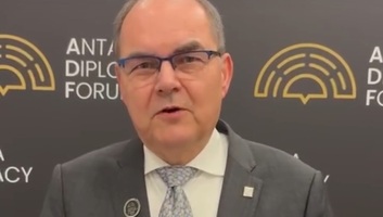 Az új boszniai főképviselőről vitáznak Szarajevóban - illusztráció