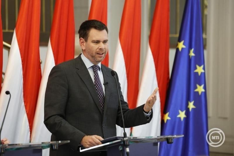 David Vitezi, ministar saobraćaja i investicija