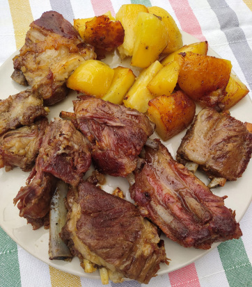 Pácolt fűszeres sertésoldalas körettel - A cikkhez tartozó kép